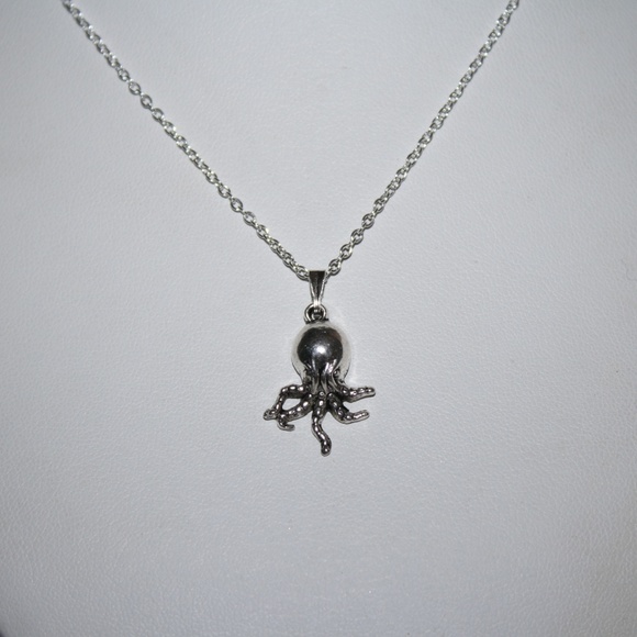 Really cool octopus necklace 18" chain NWOT - Picture 4 of 5